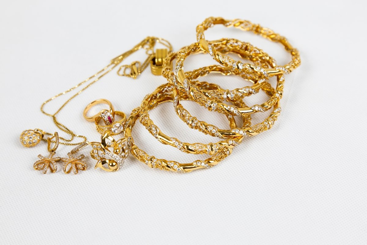 Gold chain and pendant